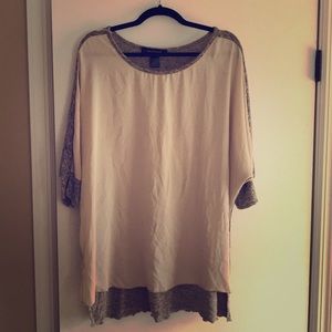 3/4 sleeve two-tone high-low blouse